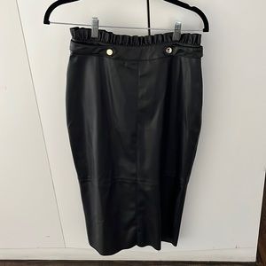 NWT Zara faux leather pencil skirt M